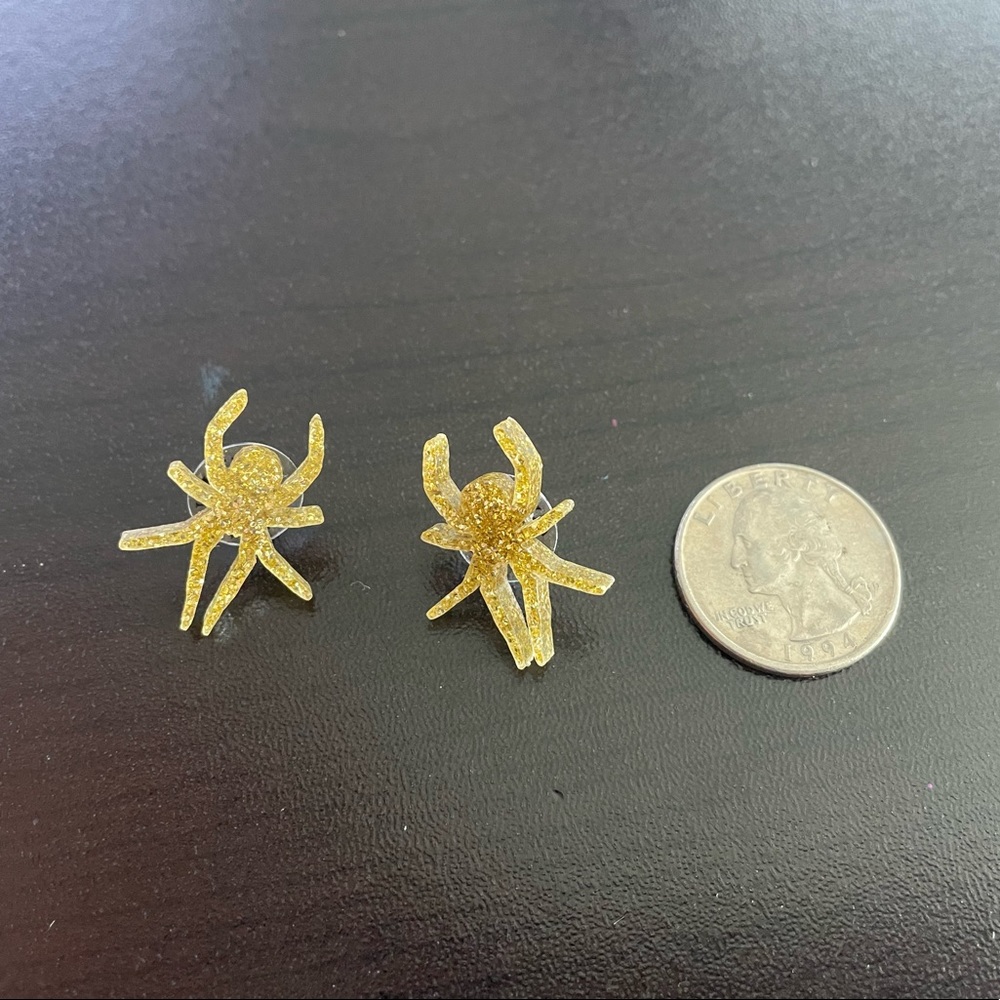 Vinca gold glitter spider earrings